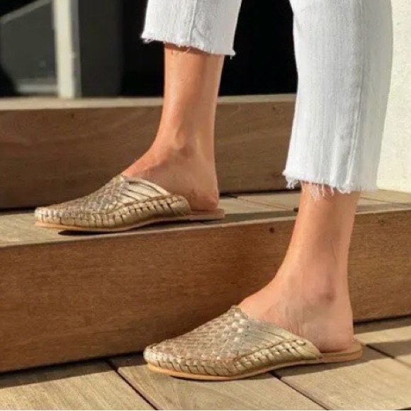 Beek Parrot Woven Mule In Platinum